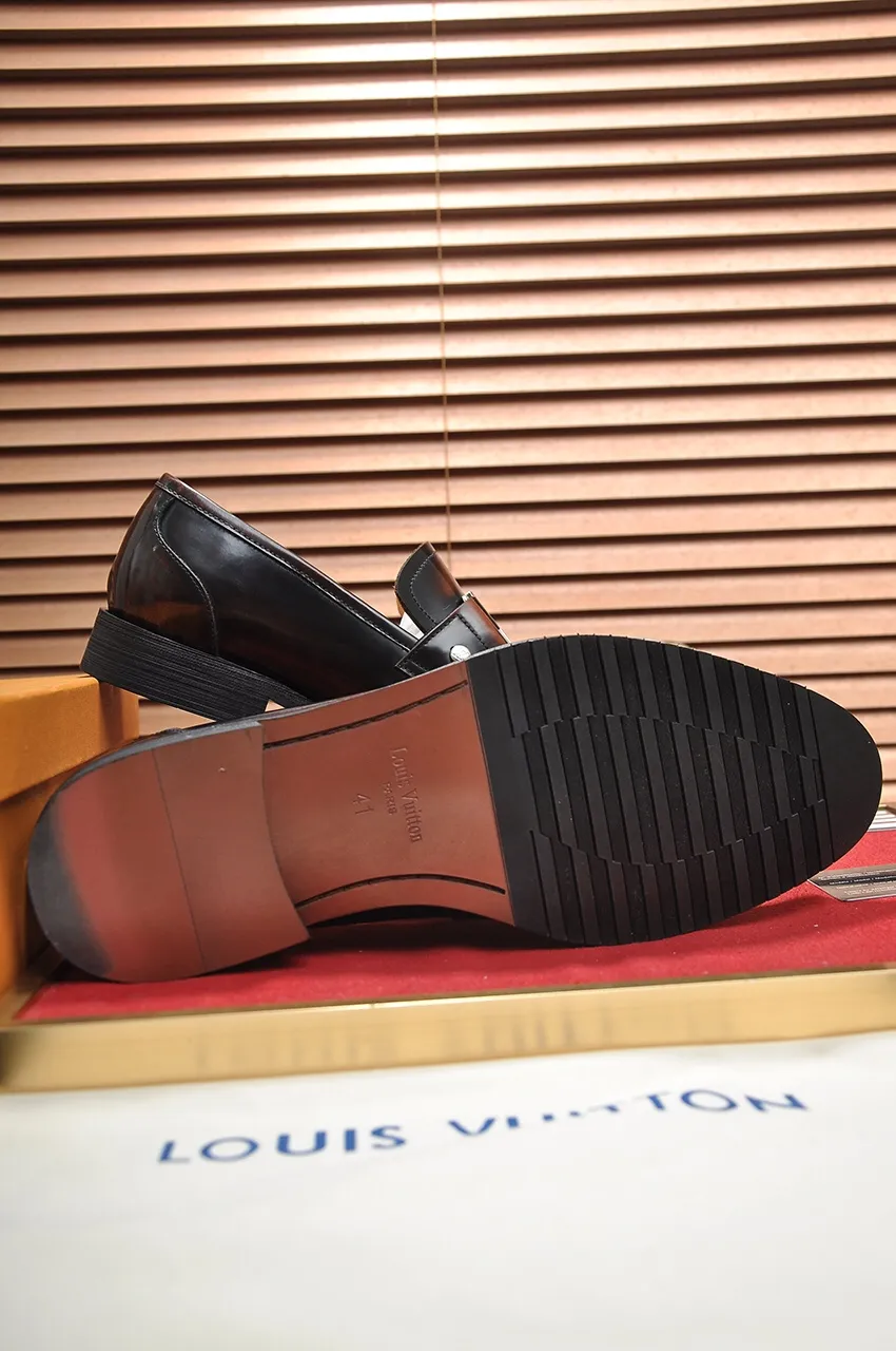 Men's men's shoes 💰500💶 [LV] (original single cowhide lining) 🍀LV's latest genuine leather business suit shoes are launched simultaneously on the official website. The first-layer cowhide imported from Italy is made of heavy gold, 💥official website 1:1 rubber outsole. Versatile to wear, high-end without losing class, and the color combination is extraordinary. This four-season style is alluring when worn on your feet, showing off your big-name flair. Standard code 38-45 (45 customized)